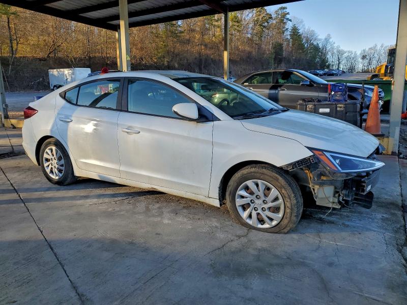 Фото 4 - HYUNDAI ELANTRA