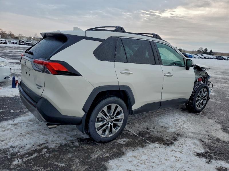 Фото 3 - TOYOTA RAV4