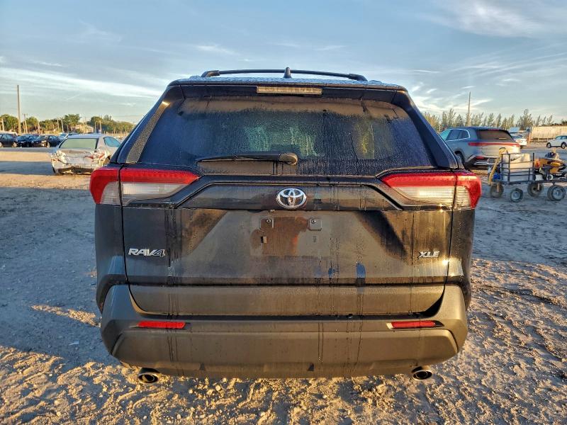 Фото 6 - TOYOTA RAV4