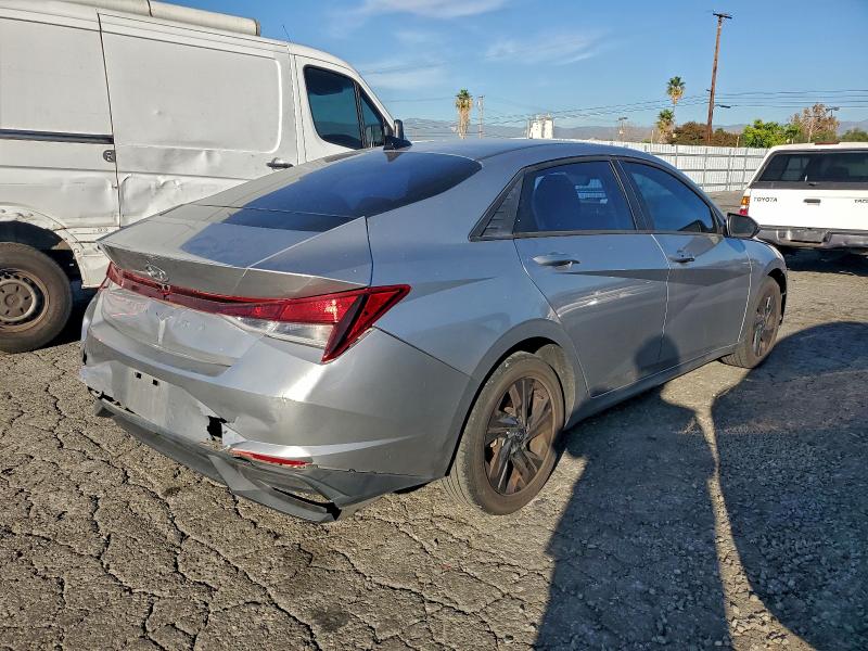 Фото 3 - HYUNDAI ELANTRA