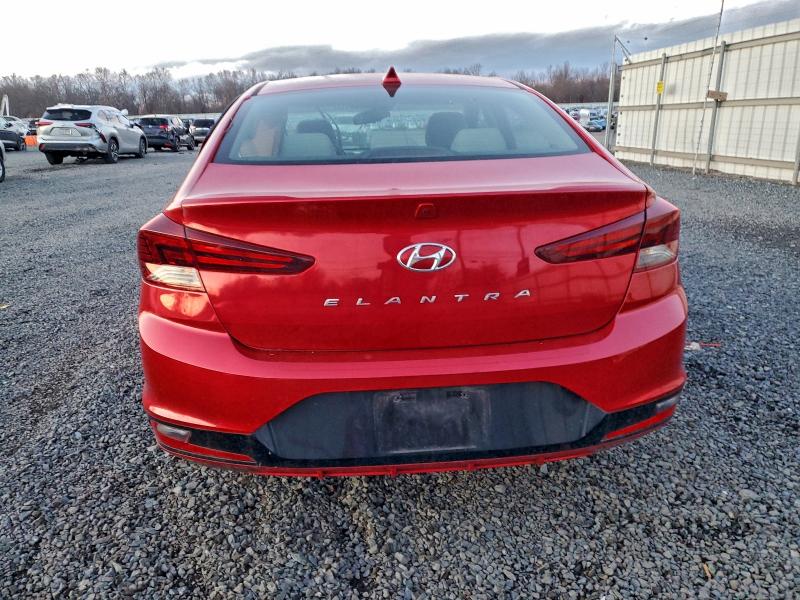 Фото 6 - HYUNDAI ELANTRA