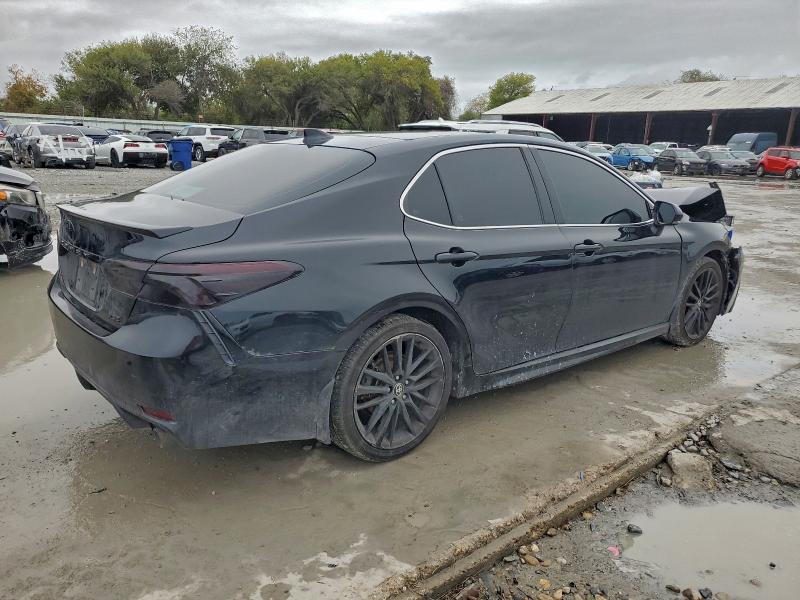 Фото 3 - TOYOTA CAMRY