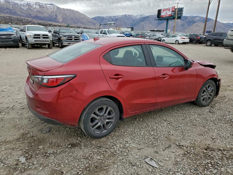 Фото 3 - TOYOTA YARIS