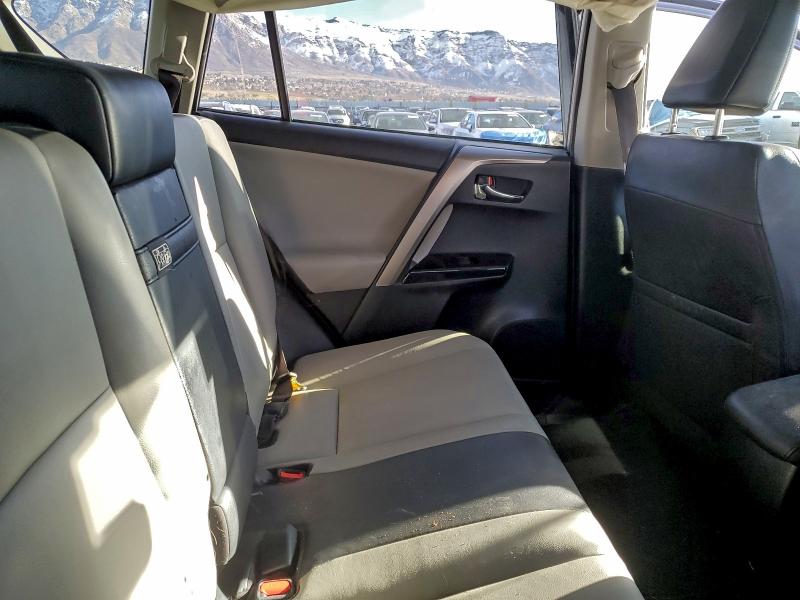 Фото 10 - TOYOTA RAV4