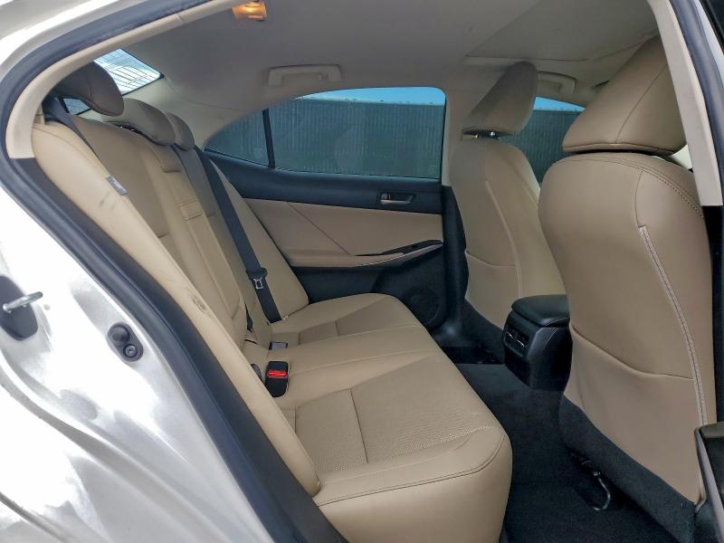 Фото 10 - LEXUS IS