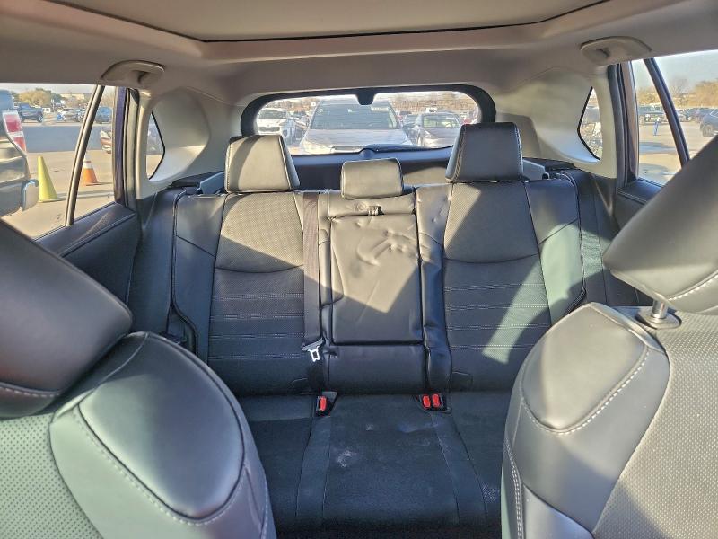 Фото 10 - TOYOTA RAV4