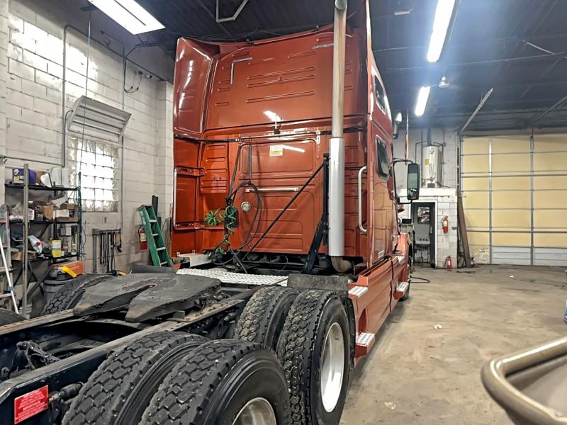 VOLVO VN 2017 VIN 4V4NC9EG7HN966100