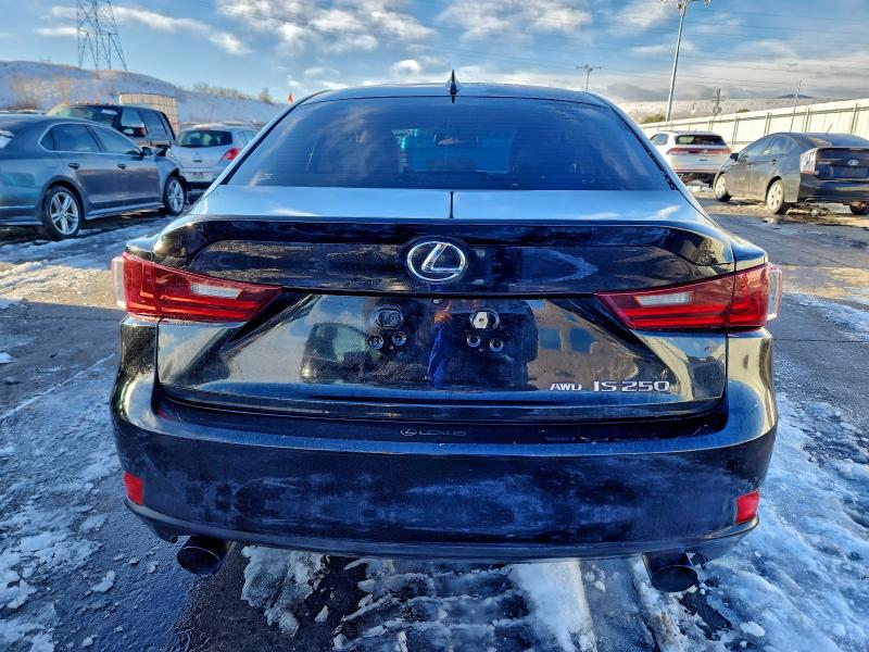 Фото 6 - LEXUS IS