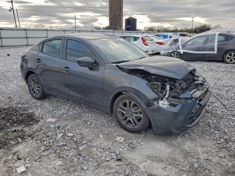 Фото 4 - TOYOTA YARIS