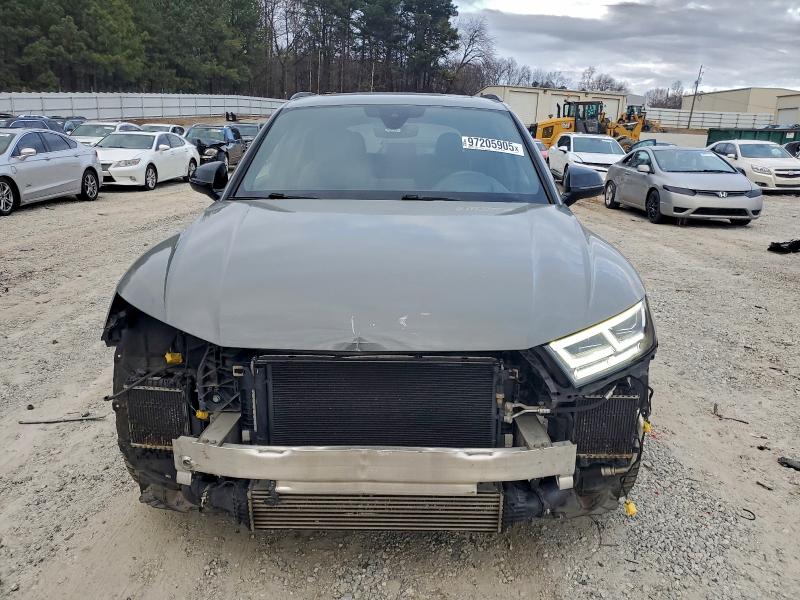 Фото 5 - AUDI SQ5