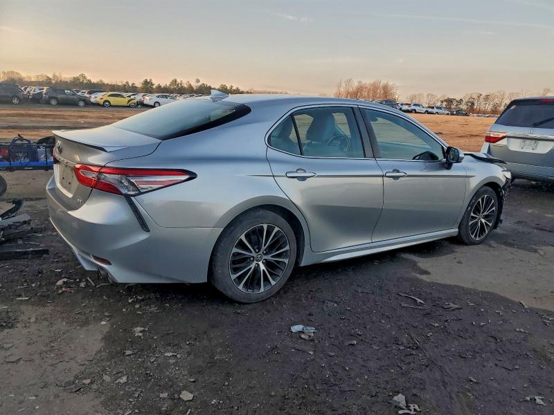 Фото 3 - TOYOTA CAMRY