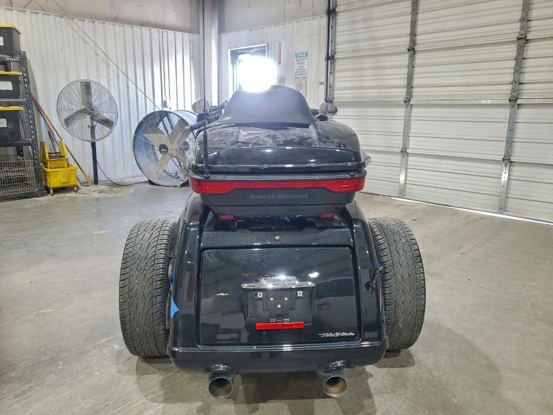 HARLEY-DAVIDSON FL 2018