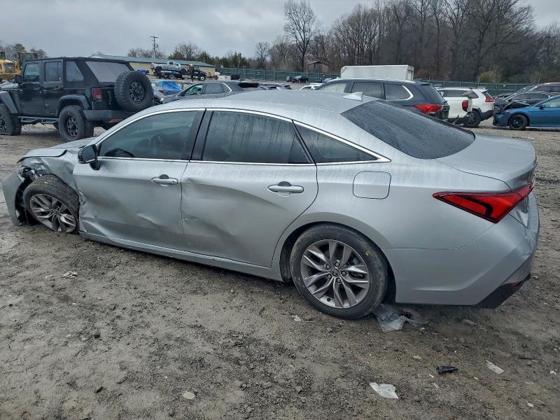 Фото 2 - TOYOTA AVALON