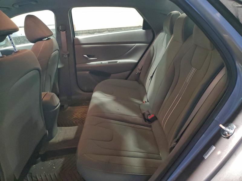 Фото 10 - HYUNDAI ELANTRA