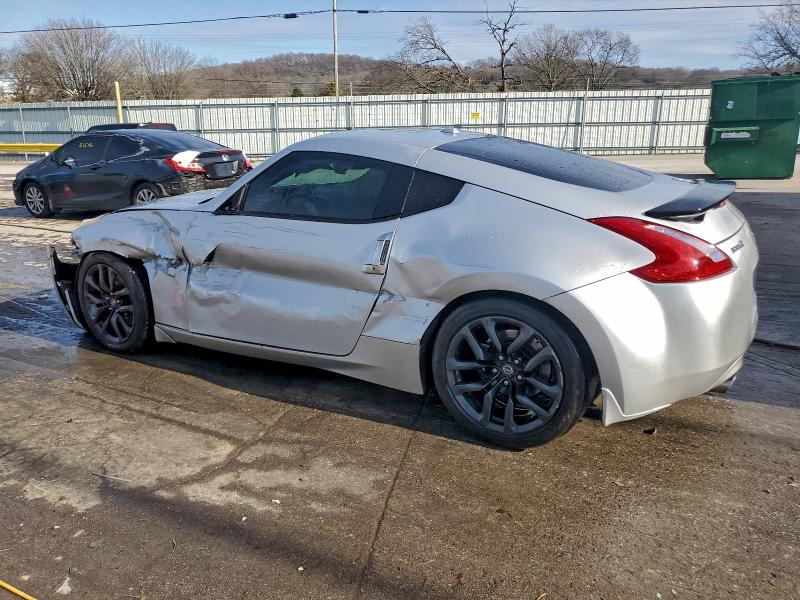 Фото 2 - NISSAN 370Z