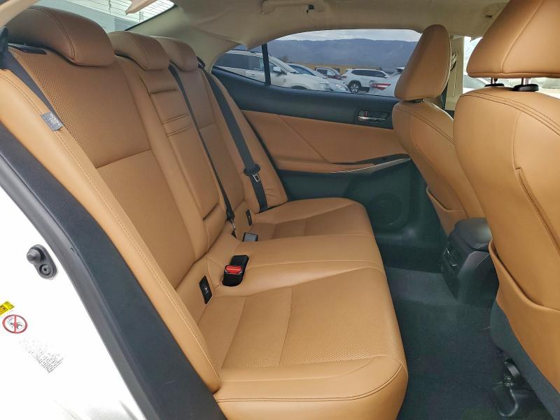 Фото 10 - LEXUS IS