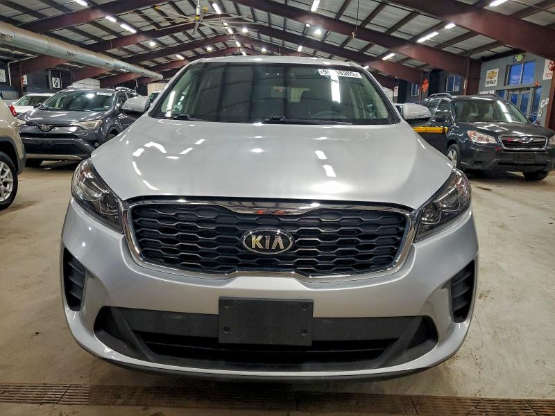 Фото 5 - KIA SORENTO