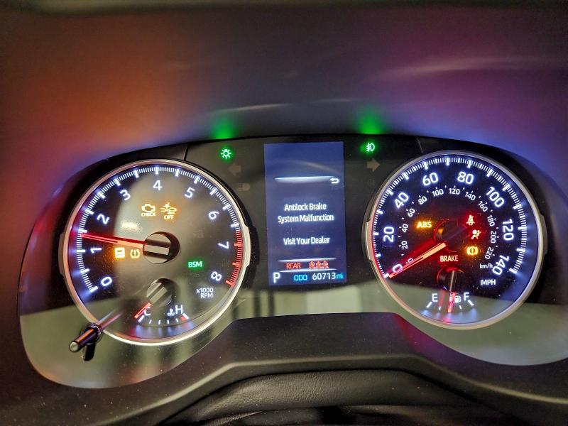 Фото 9 - TOYOTA RAV4