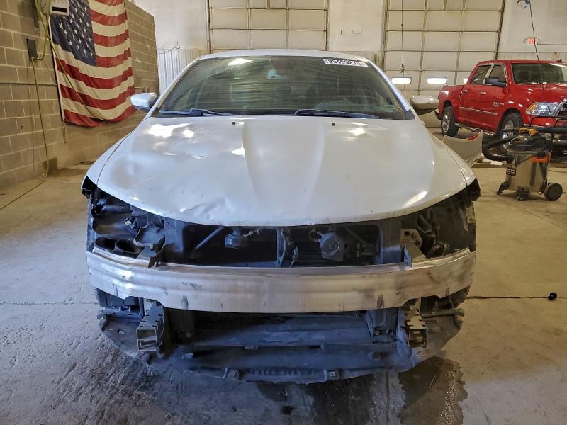 Фото 5 - CHRYSLER 200