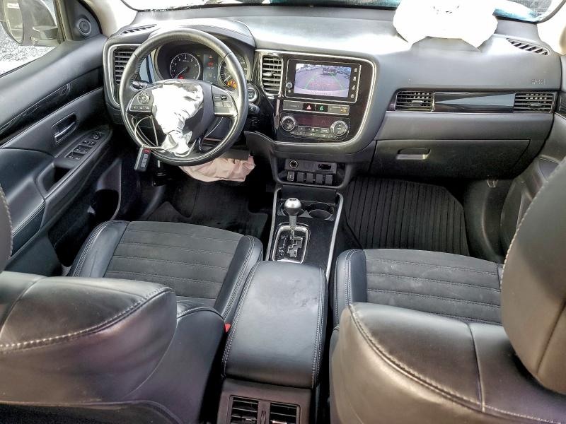 Фото 8 - MITSUBISHI OUTLANDER