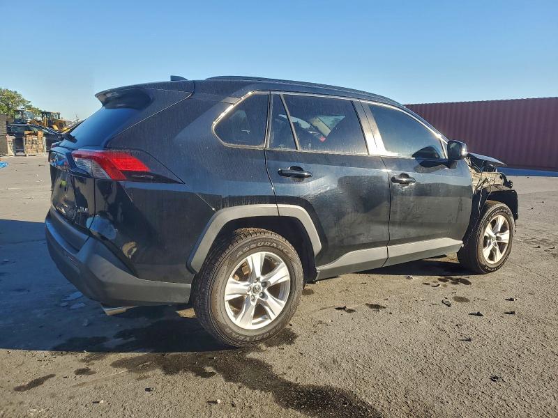 Фото 3 - TOYOTA RAV4