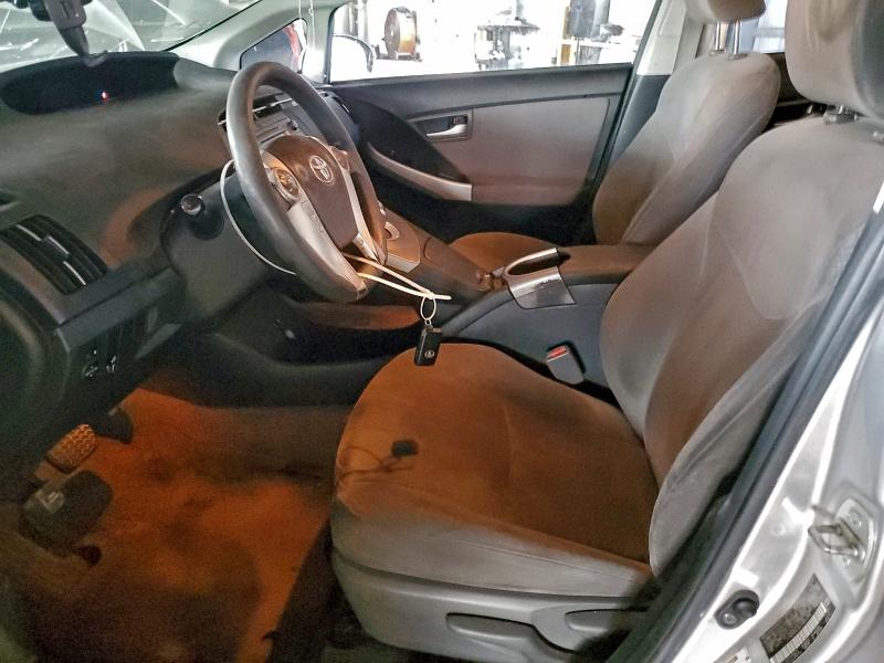 Фото 7 - TOYOTA PRIUS