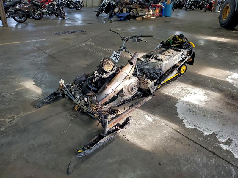 SKI-DOO SNOWMOBILE 2001