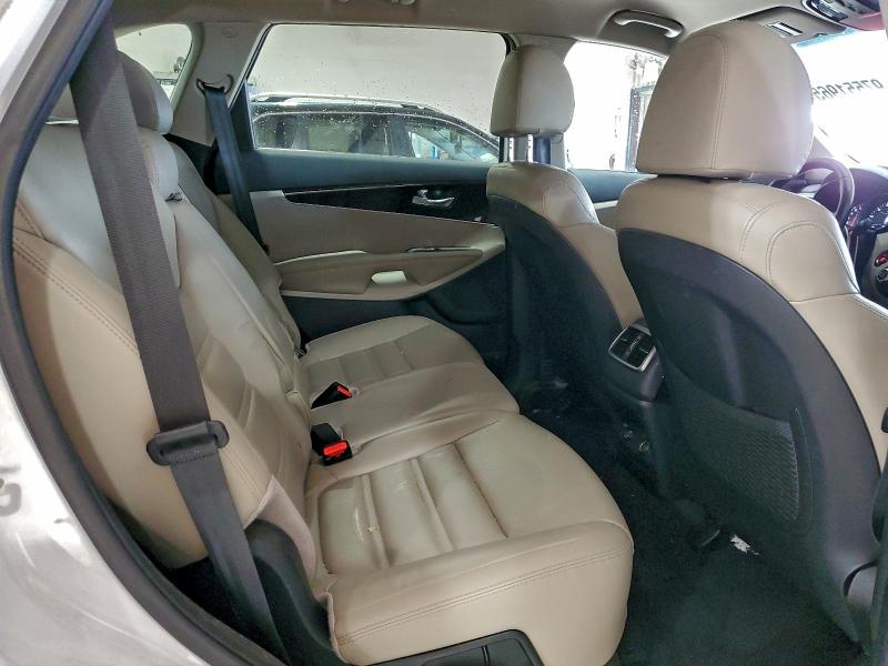 Фото 11 - KIA SORENTO