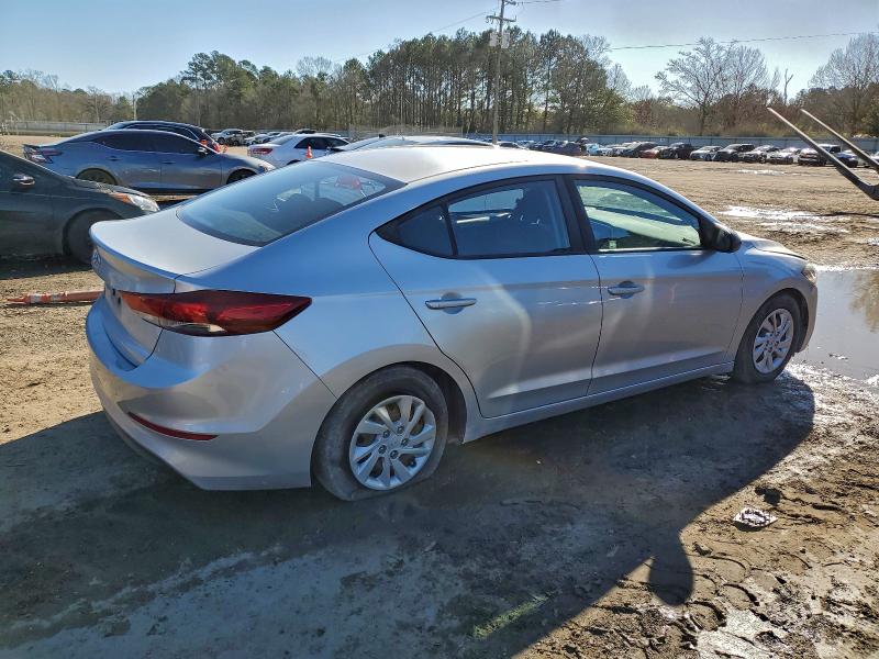 Фото 3 - HYUNDAI ELANTRA