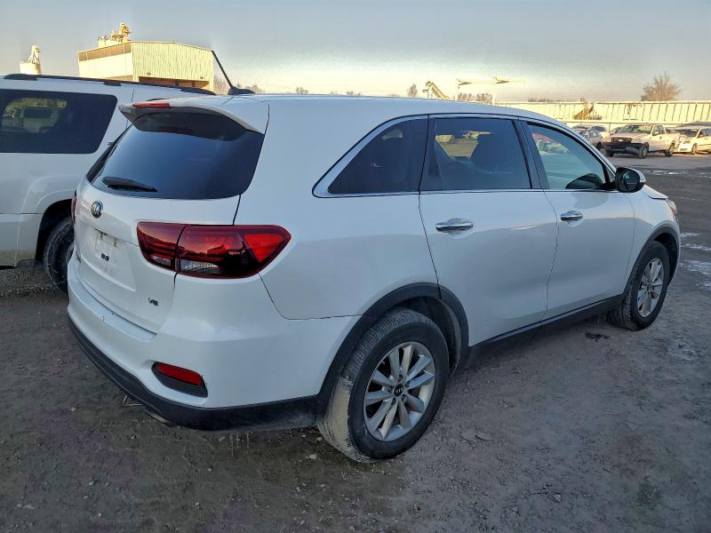 Фото 3 - KIA SORENTO