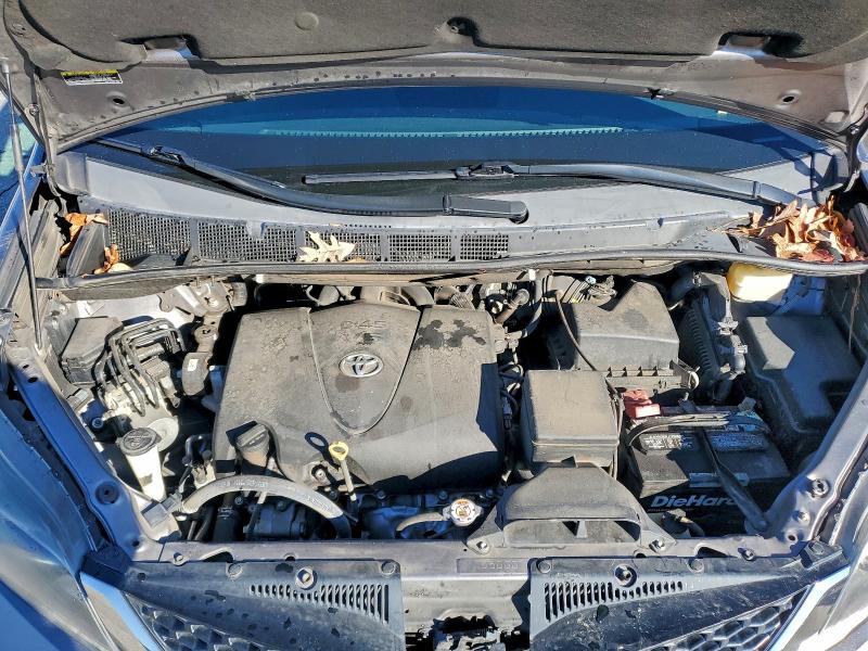 Фото 12 - TOYOTA SIENNA