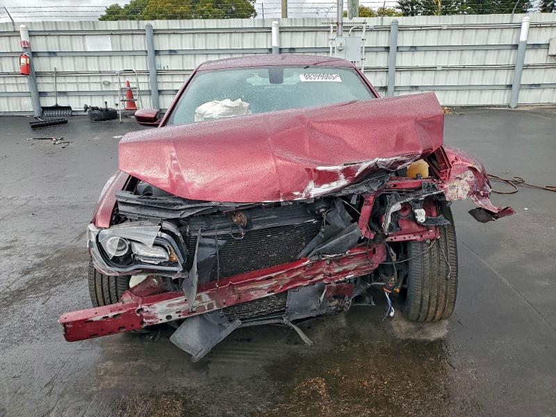 Фото 5 - CHRYSLER 300