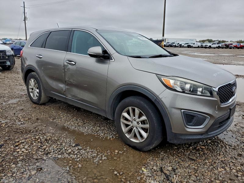 Фото 4 - KIA SORENTO