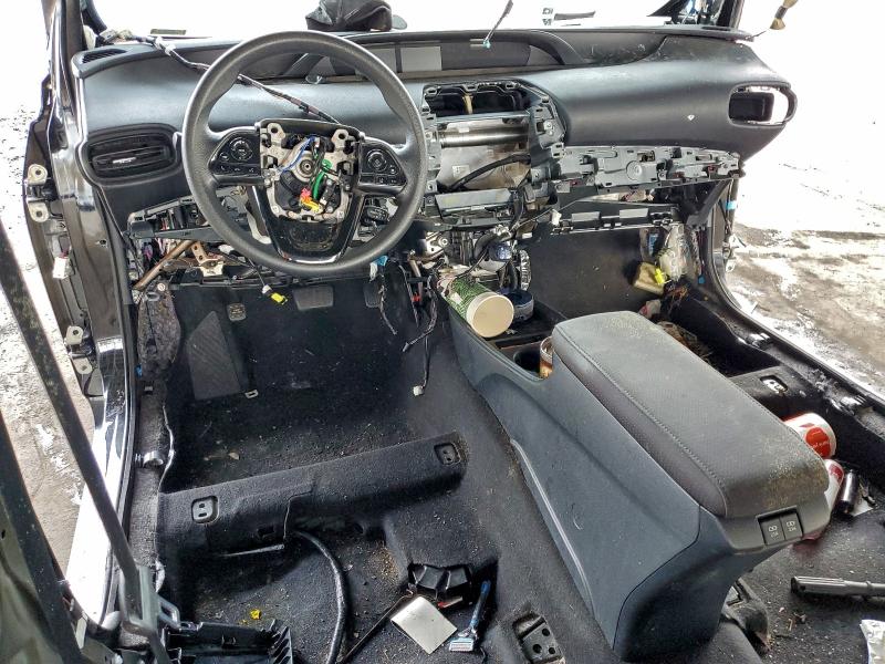 Фото 8 - TOYOTA PRIUS