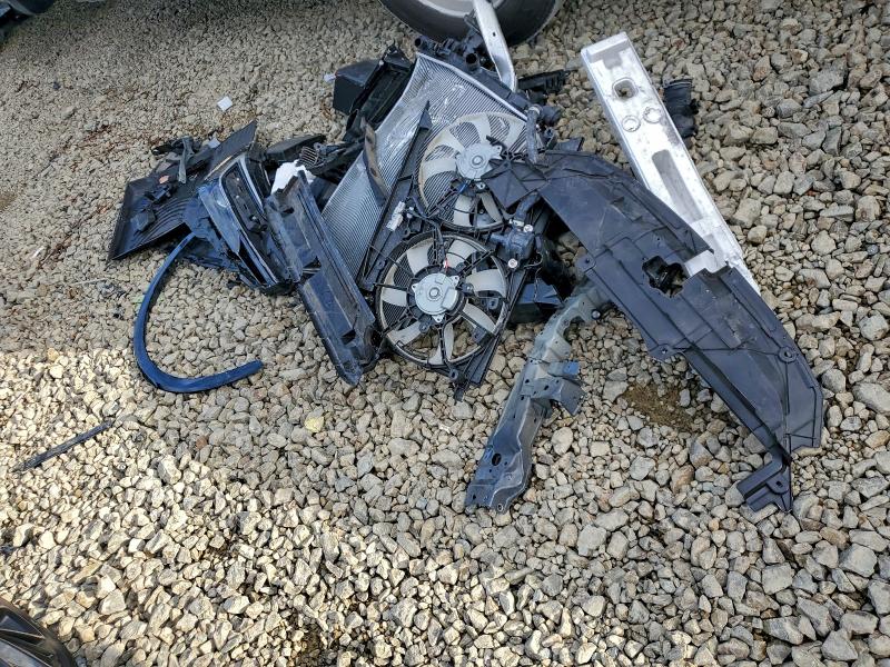 Фото 12 - TOYOTA PRIUS