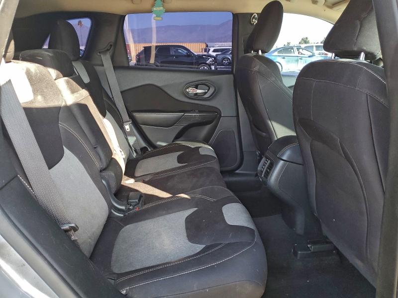 Фото 11 - JEEP GRAND CHER