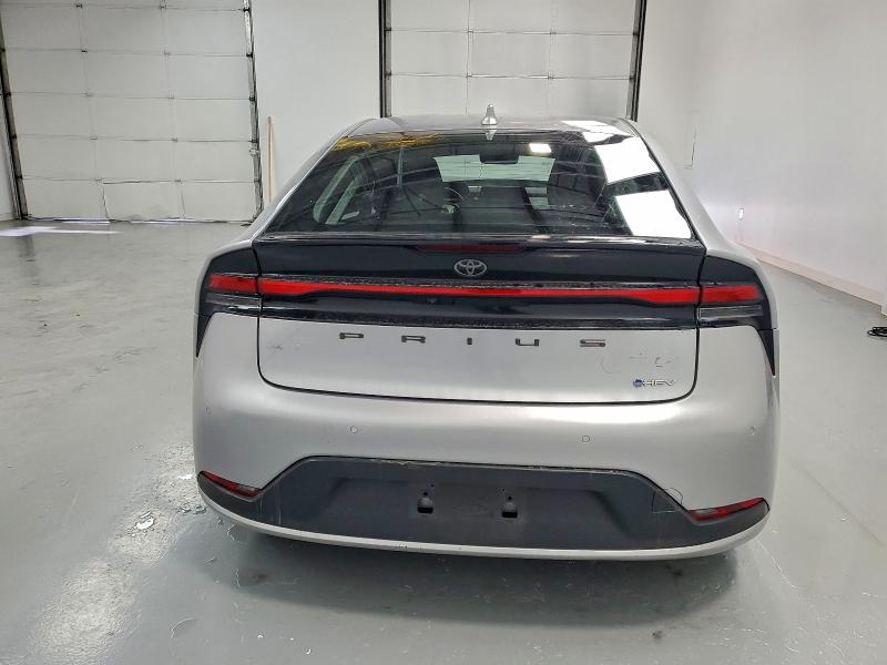 Фото 6 - TOYOTA PRIUS
