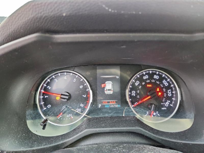 Фото 9 - TOYOTA RAV4