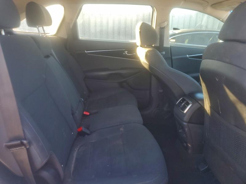 Фото 11 - KIA SORENTO