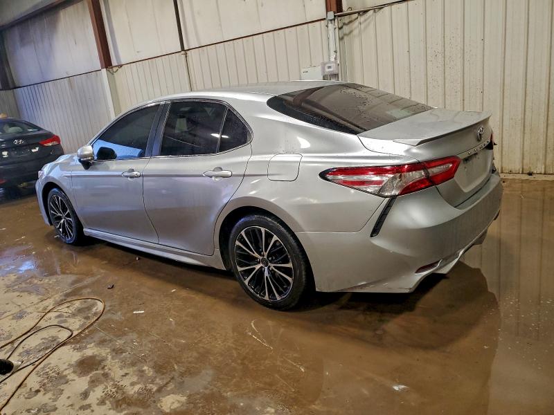Фото 2 - TOYOTA CAMRY