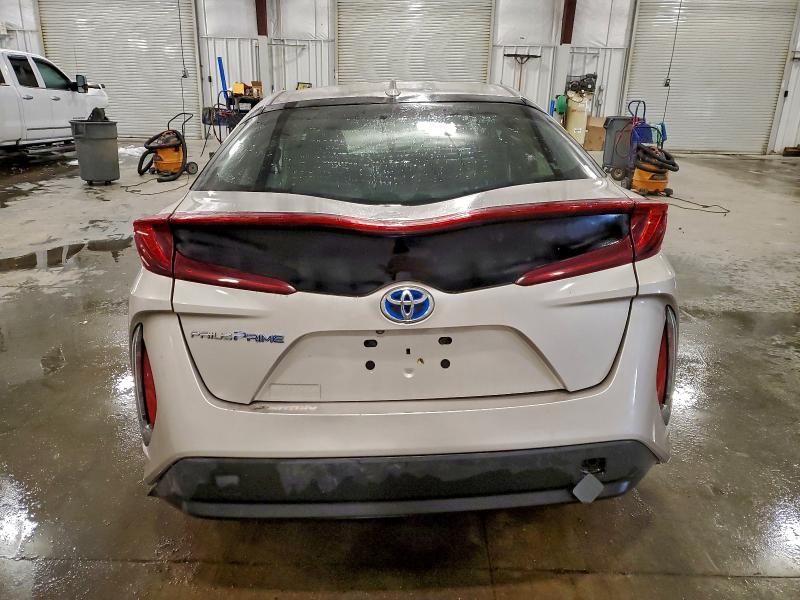 Фото 6 - TOYOTA PRIUS