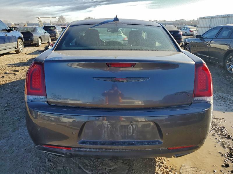 Фото 6 - CHRYSLER 300