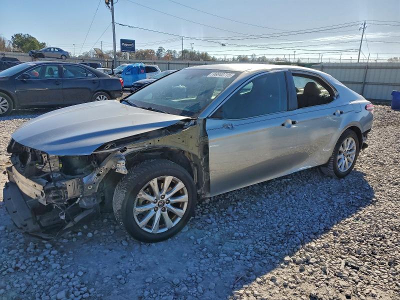 Фото 1 - TOYOTA CAMRY