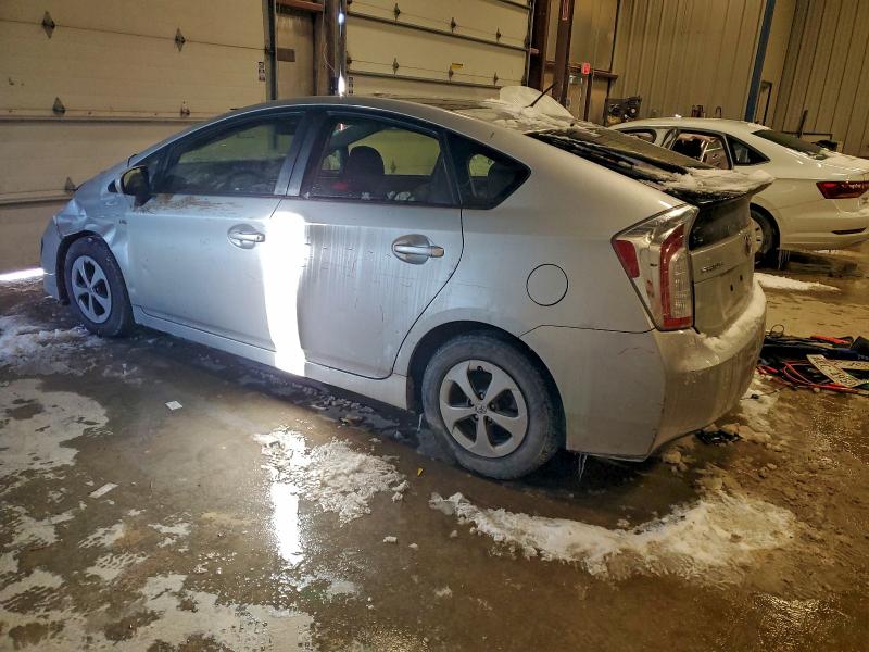 Фото 2 - TOYOTA PRIUS