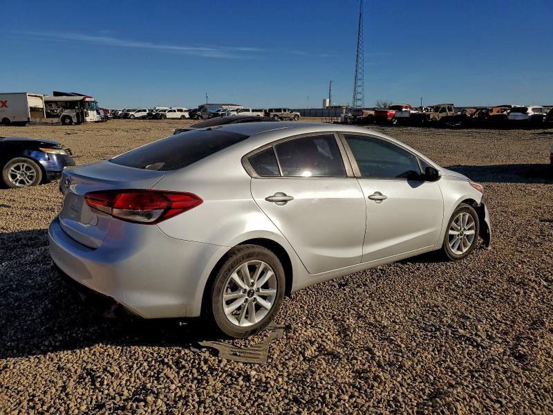 Фото 3 - KIA FORTE