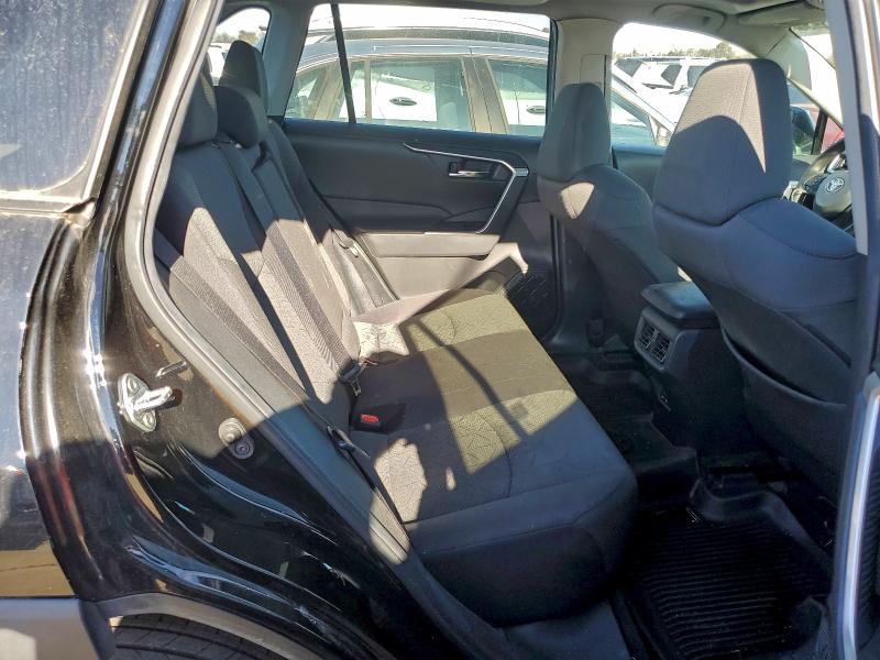 Фото 11 - TOYOTA RAV4