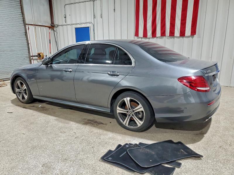 Фото 2 - MERCEDES-BENZ E-CLASS