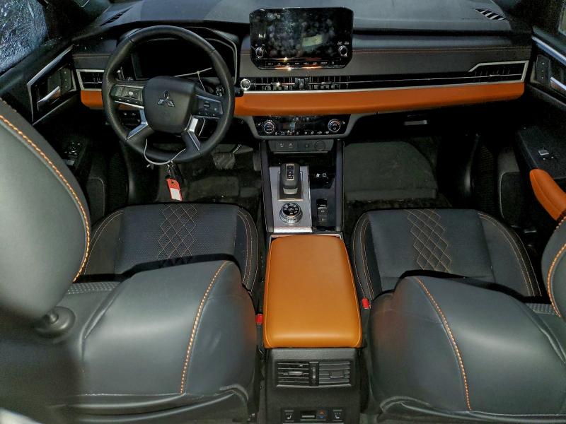 Фото 8 - MITSUBISHI OUTLANDER