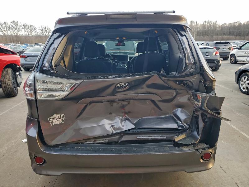 Фото 6 - TOYOTA SIENNA