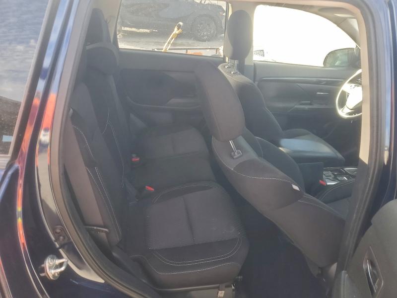 Фото 11 - MITSUBISHI OUTLANDER